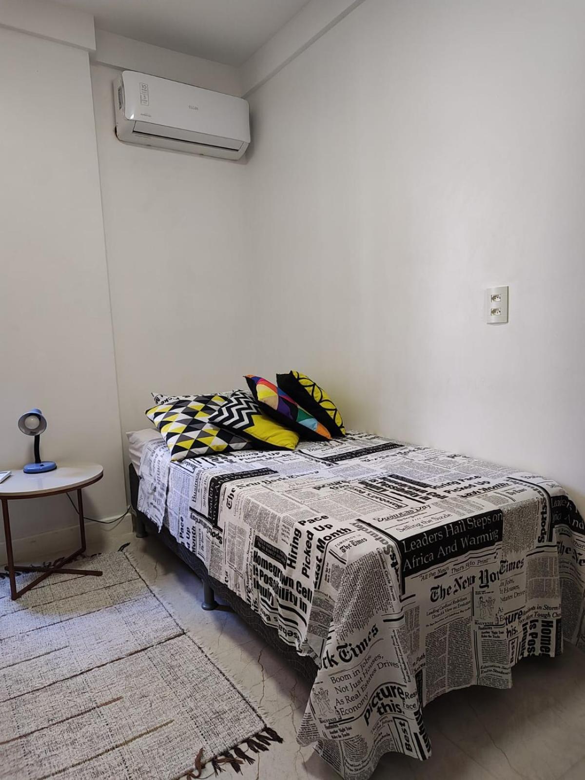 Hostel For One Com Quarto De Solteiro E Banheiro Privativos Віторія Екстер'єр фото